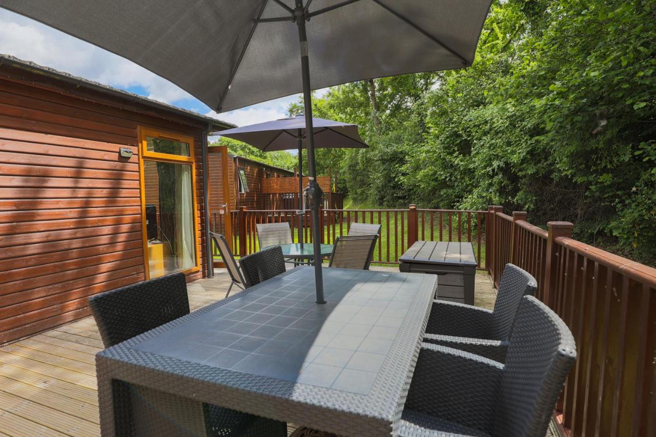 Conkers Lodge For 6 With Hot Tub & Secluded Decking - Spa Resort In Devon Chudleigh 외부 사진
