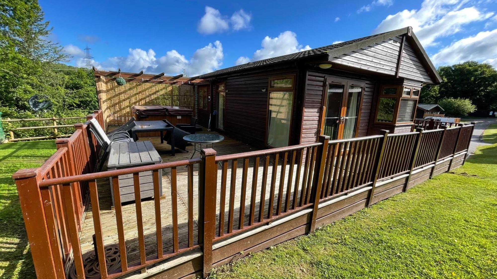 Conkers Lodge For 6 With Hot Tub & Secluded Decking - Spa Resort In Devon Chudleigh 외부 사진
